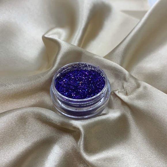 Cosmetic glitter - Picture 1 of 2